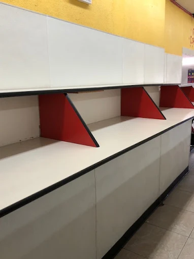 5565 Mission Blvd, Riverside Folding Tables