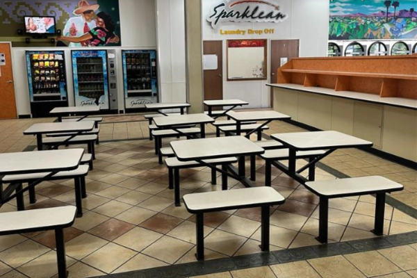 6 Waiting Area And Vending Machines